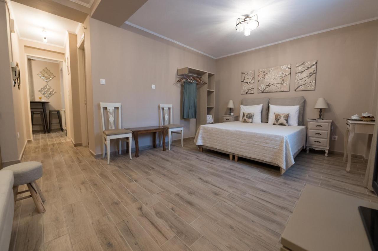 V. P. Place. Argostoli  Bagian luar foto