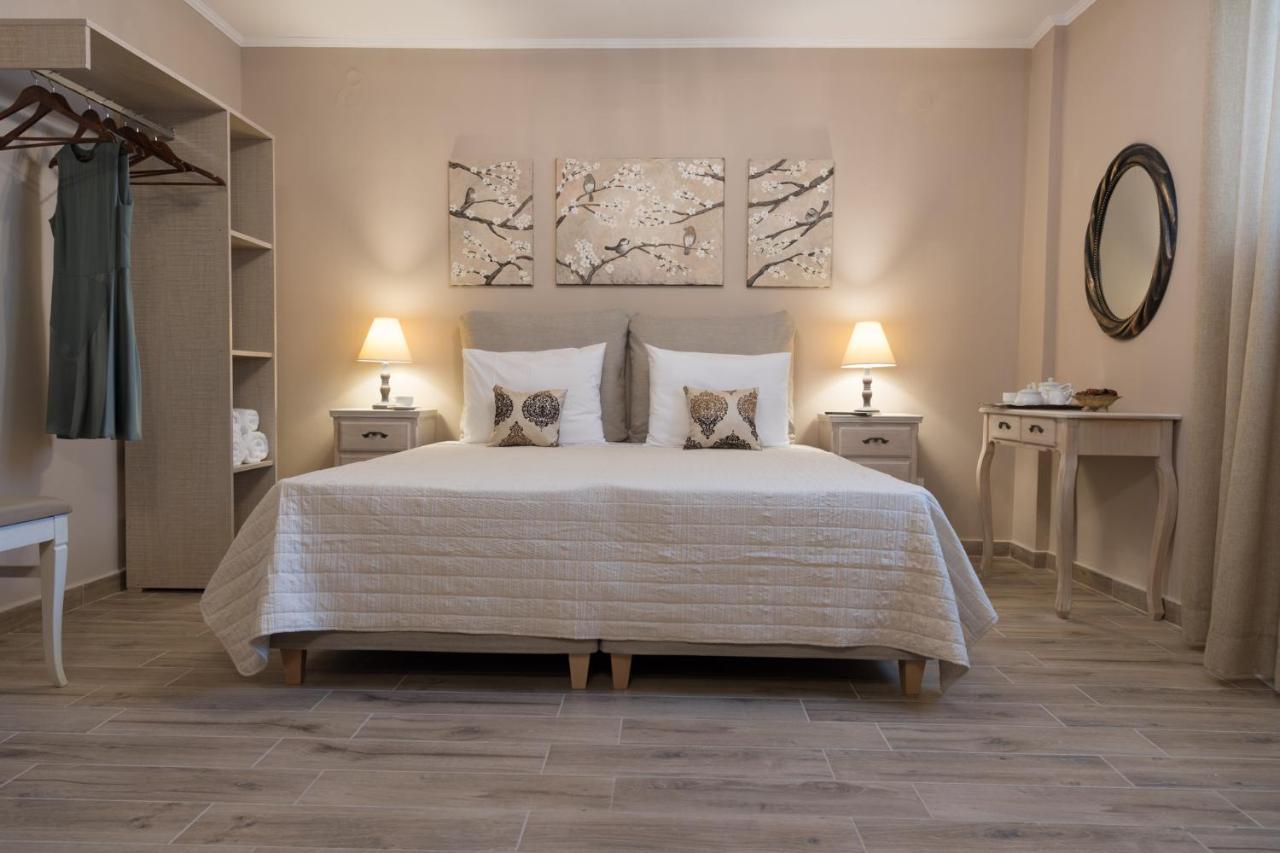 V. P. Place. Argostoli  Bagian luar foto