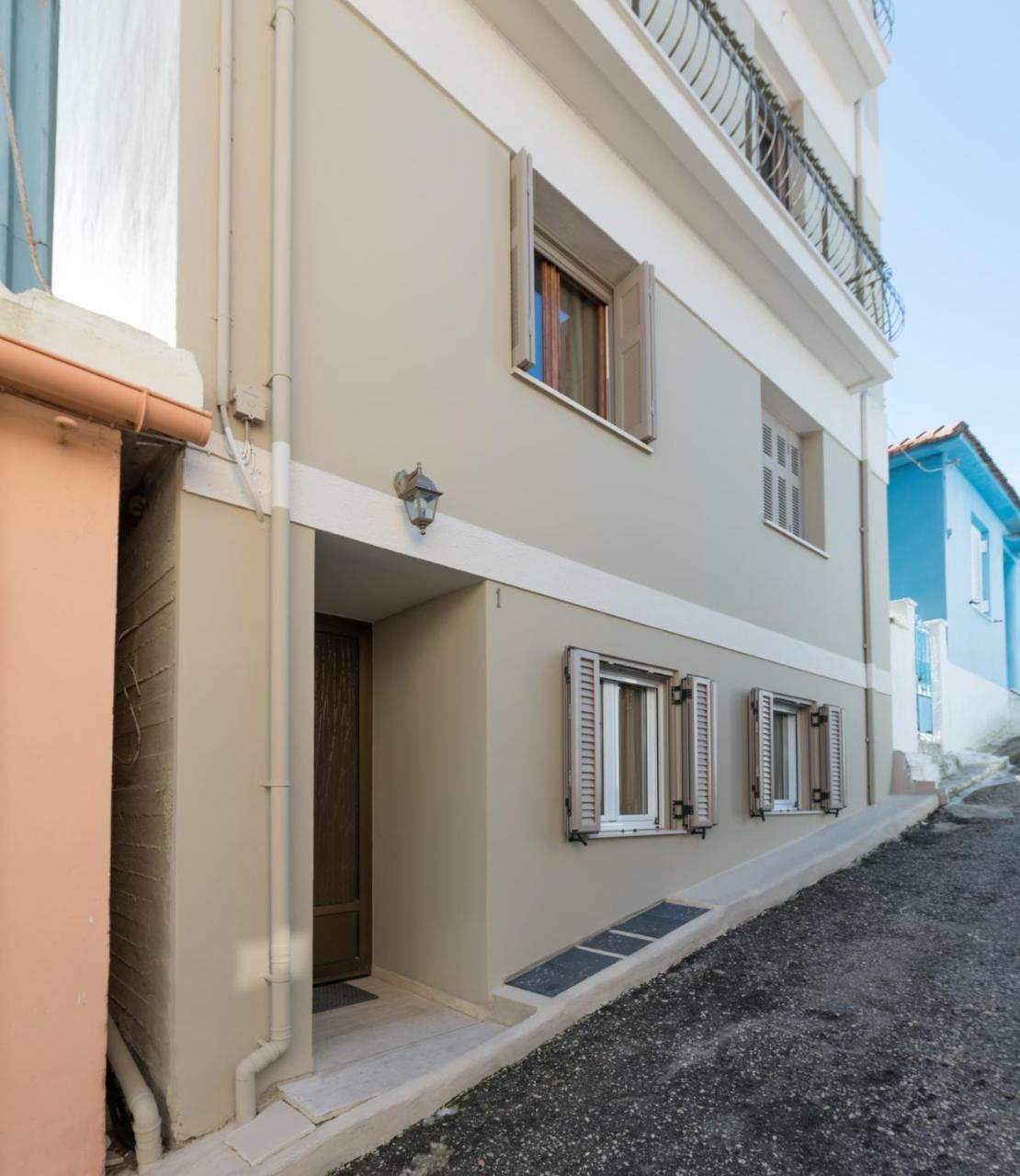 V. P. Place. Argostoli  Bagian luar foto
